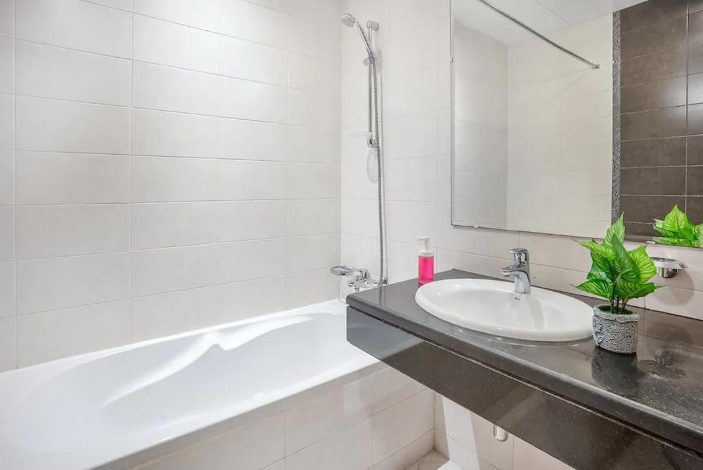 Appartement 2 Bedroom Front Abou Dabi